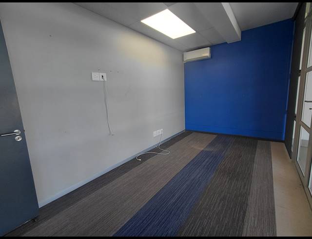 358M² OFFICE FOR SALE IN LYME PARK